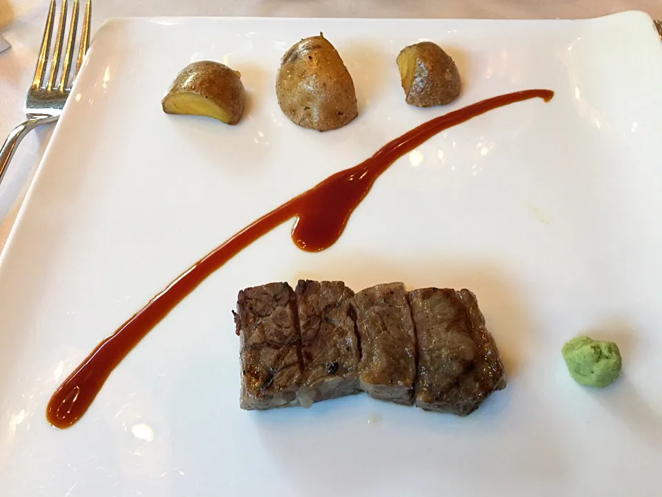 Snapdishの料理写真:旧居留地オリエンタルホテル 披露宴 肉|うえのぶさん