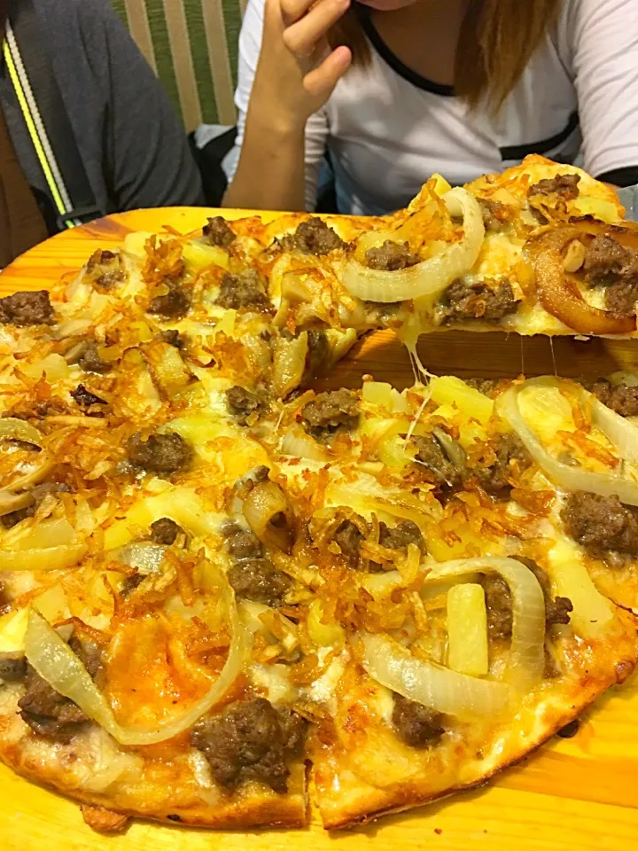 Pizza at shakeys|Ryn B Camzさん