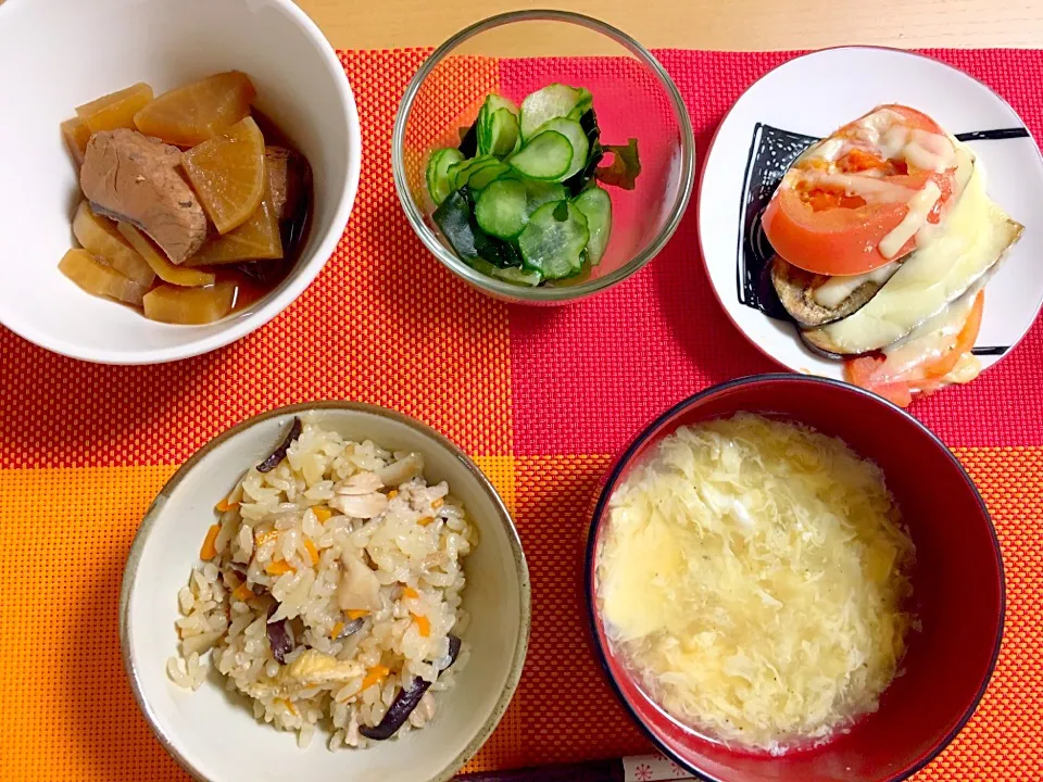 10月29日
炊き込みご飯
たまごスープ
ぶり大根
ワカメの酢の物
トマトナスのチーズ焼き|あちゃんみんさん