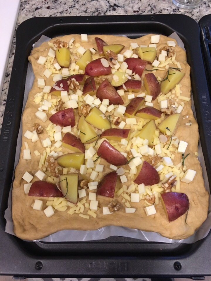 【1日に両手いっぱい旬の野菜】 レッドムーンとアンチョビのフォカッチャ