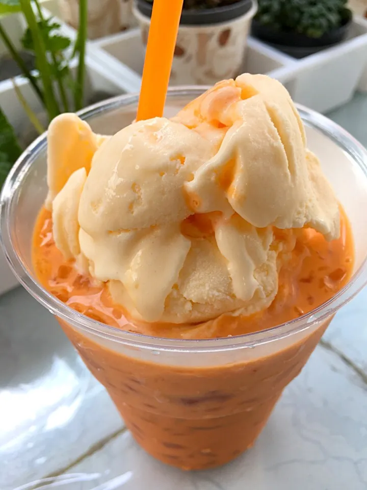 Thai milk tea with vanilla ice cream|Madam Chuoさん