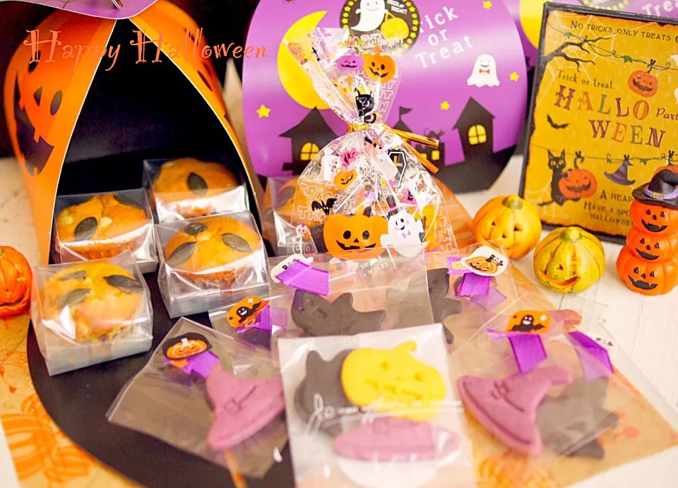 Snapdishの料理写真:ハロウィンスイーツ🎃
かぼちゃのマフィンと3色クッキー👻|ゆうこ♡ᵕ̈*⑅୨୧さん