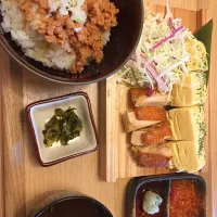 Snapdishの料理写真:琉球卵と塩水漬け鷄もも肉の鳥玉セット|エイコーワールドさん