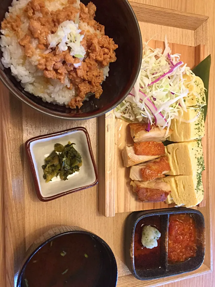 琉球卵と塩水漬け鷄もも肉の鳥玉セット|エイコーワールドさん