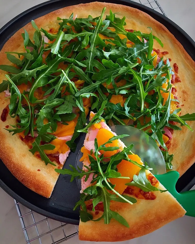 Peach Pizza with Mozzarella, Prosciutto and Arugula a drizzle of olive oil|Tari's Kitchenさん