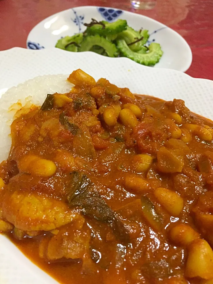 鶏肉と白いんげん豆とトマトのインドカレー！ゴーヤピクルス添え|Nawaさん