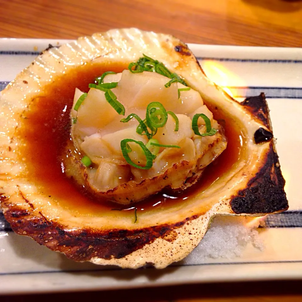 Snapdishの料理写真:三百円炉端焼き屋さんのホタテ💕|nao子さん