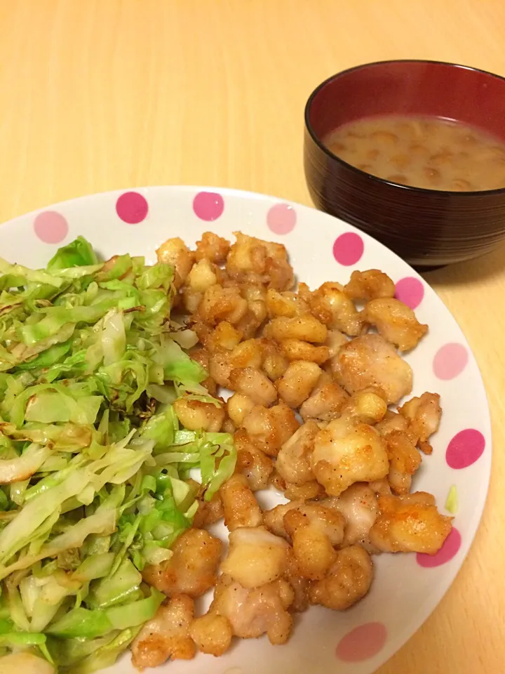 軟骨の唐揚げとなめこのお味噌汁|なっぴさん