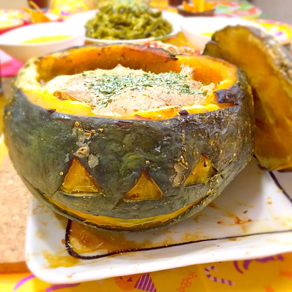 カボチャの丸ごとグラタン🎃|ゆりねかふぇさん