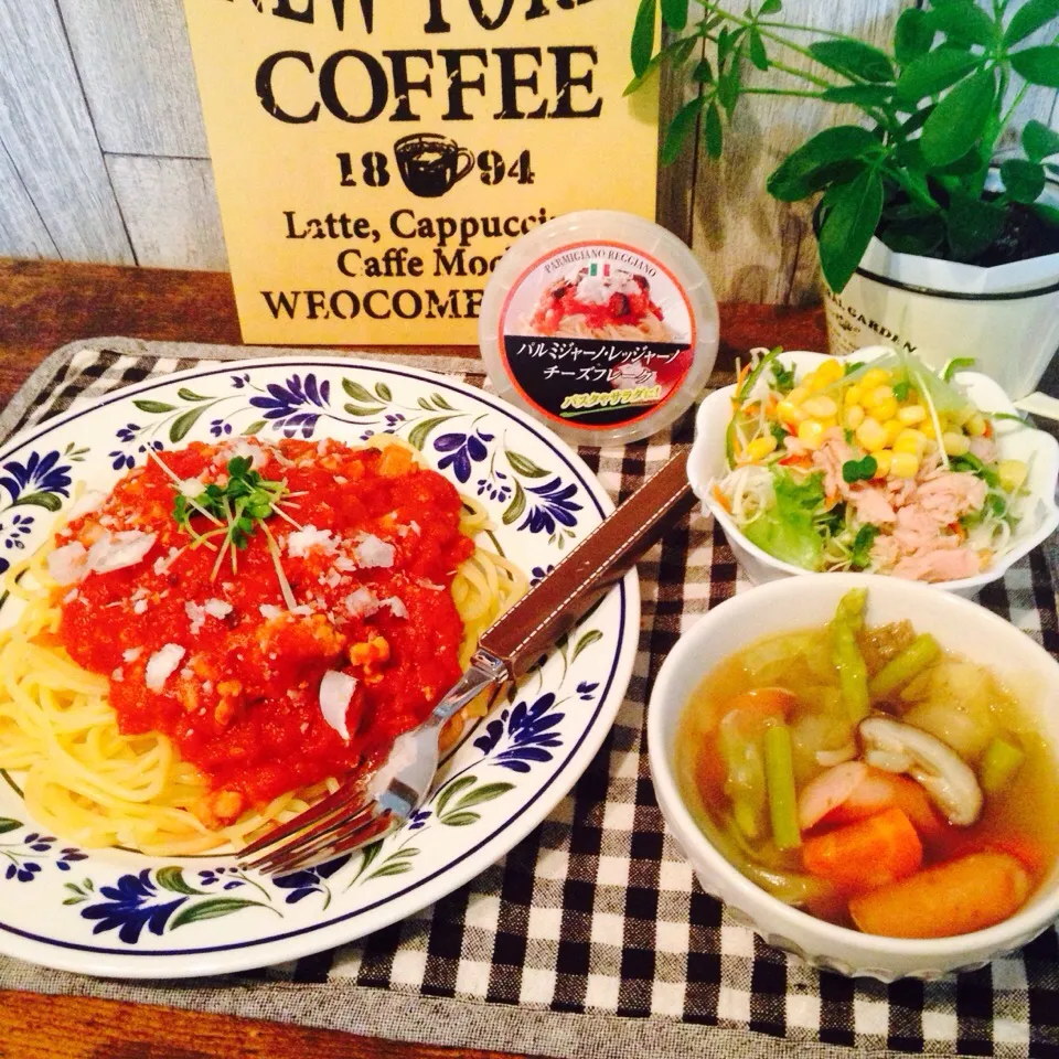 今日の晩御飯は、東京デーリーさんのチーズと生パスタを使いミートソーススパゲティにしてみました！
いつもつかう、粉チーズと違い香りが芳醇で味が上品でワンランク上の美味しさになりました！|しえりママさん