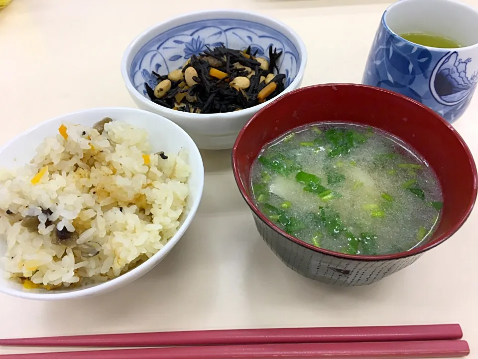 炊き込みご飯、ひじき煮、かぶのお吸い物|shu☆0510さん