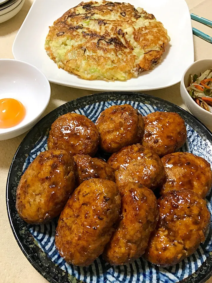 Snapdishの料理写真:鶏肉と豆腐のつくね♪丸はノーマル、楕円はクリームチーズ入り/長芋とえのきのトロトロ焼き|Hiropanさん