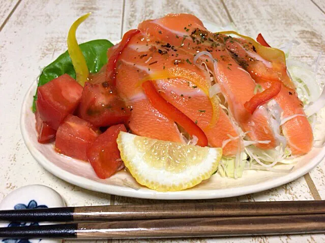 Snapdishの料理写真:今日の男飯(＞人＜;)夕ご飯バージョン♬
サーモンのカルパッチョ♬|ひーちゃんさん