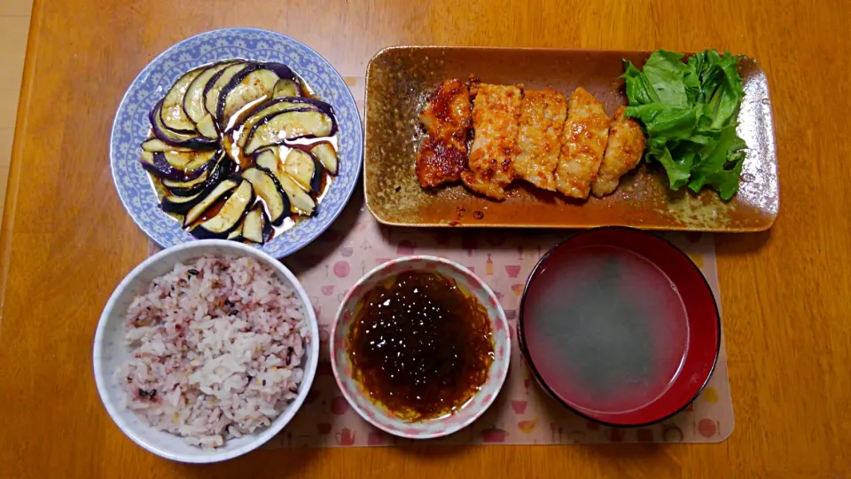 １０月２８日　豚肉のみそ漬け焼き　もずく　ナスのレンジ蒸し　わかめスープ|いもこ。さん