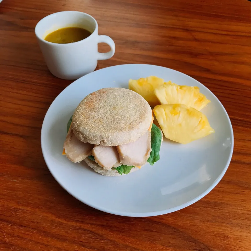 アップルバターとスモークチキンのサンドイッチ|ふうりんさん