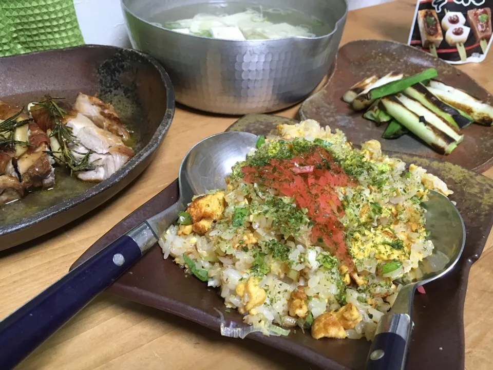 ハロウィンディナー！チャーハン、湯豆腐、焼ネギの田楽味噌にスモークチキン✨|もっつぁさん