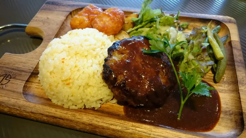 ハンバーグプレートランチ|ぶりじっとえいちぇるさん