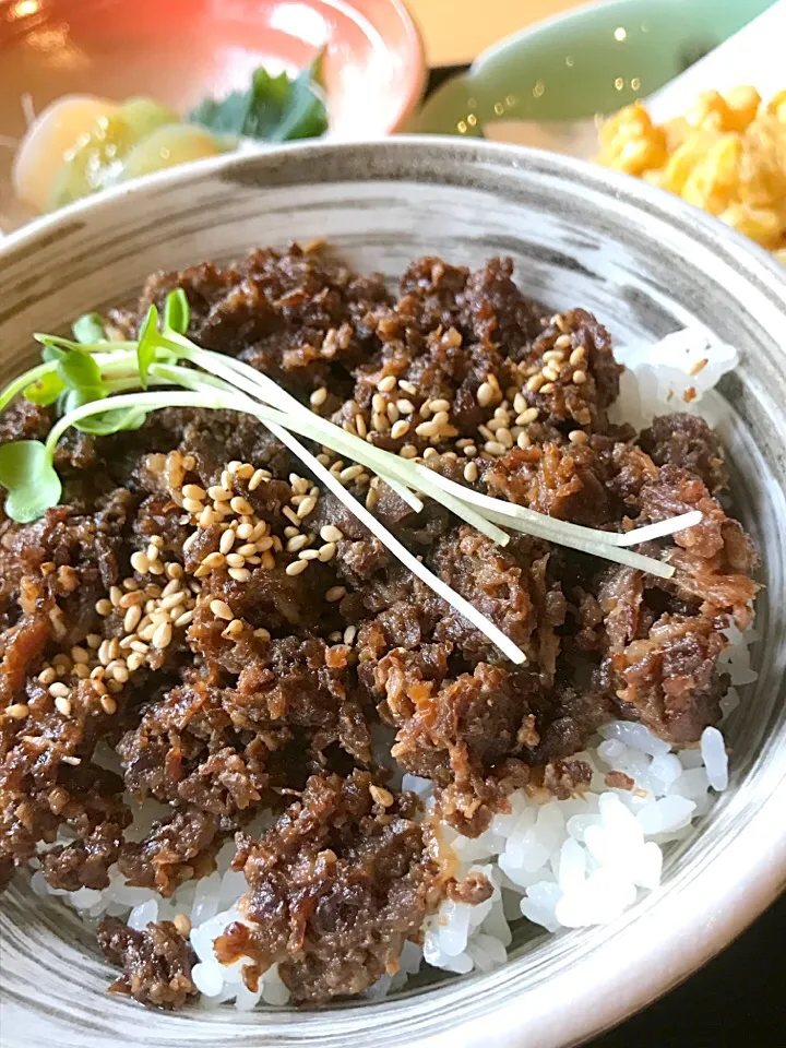 秋川牛しぐれ丼、刺身蒟蒻なとなど|shinomiya yoshihiroさん