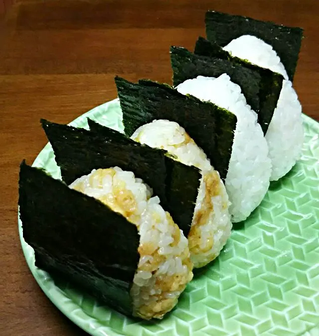 Snapdishの料理写真:天かすのおむすび🍙|あらいぐまのしっぽさん