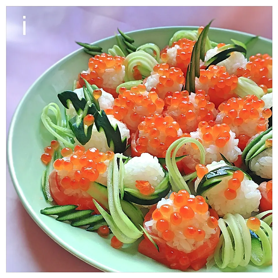 サーモンといくらの手まり寿司 【Salmon and salmon roe sushi balls】|izoomさん