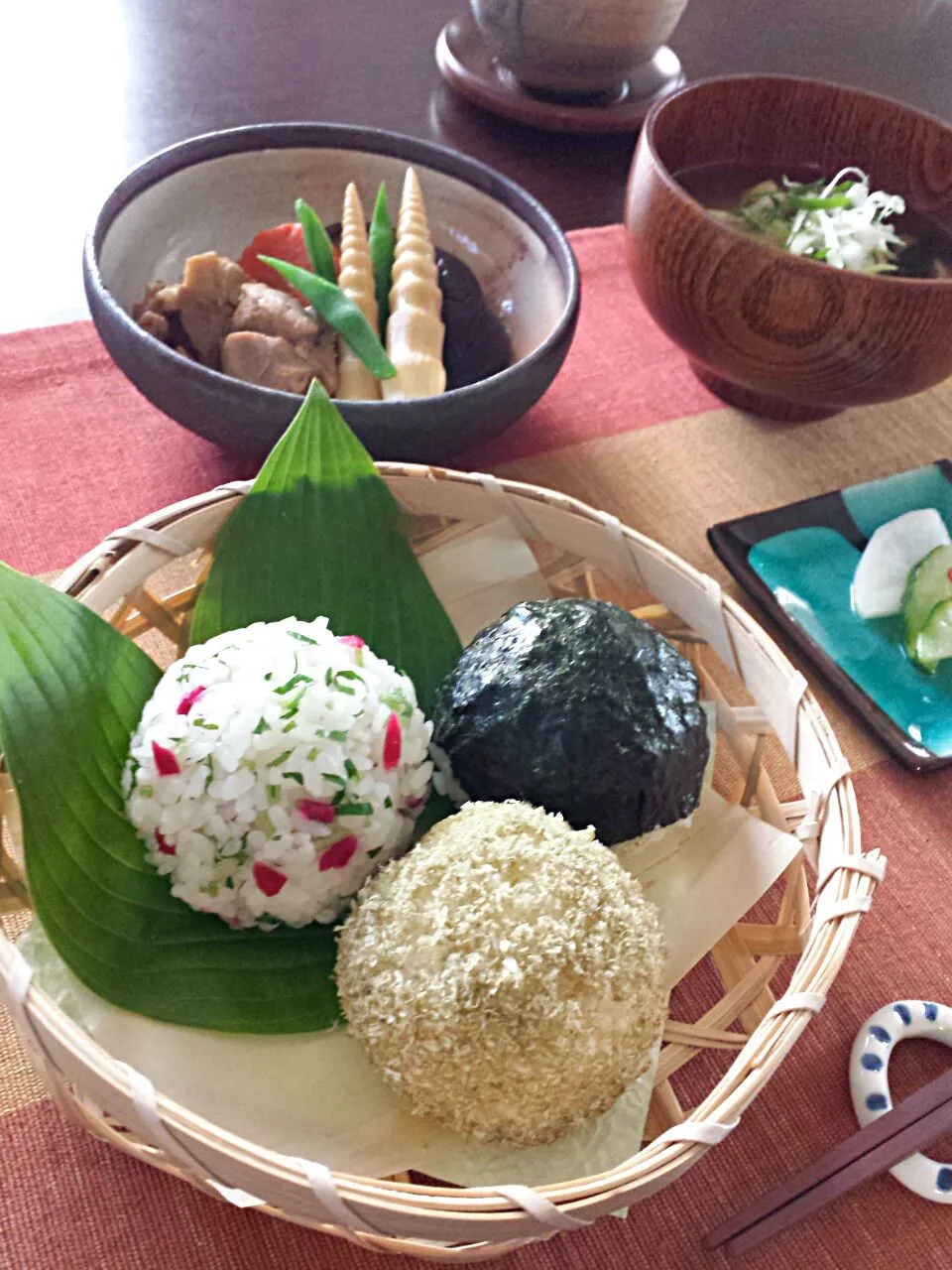 おにぎりで昼ごはん|おちゃわんさん