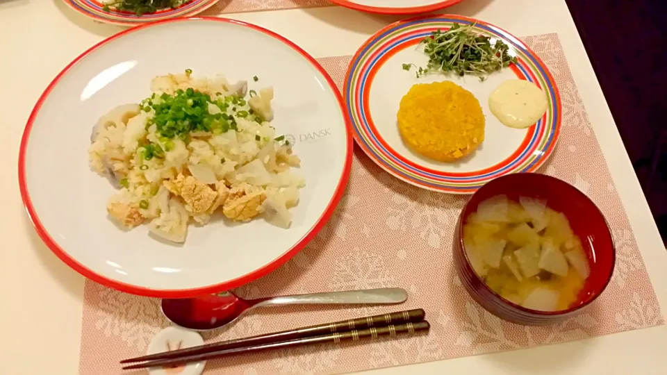 今日の夕食　辛子明太子とれんこんの炊き込みご飯、ハムカツ、大根とわかめの味噌汁|pinknari🐰🌈さん