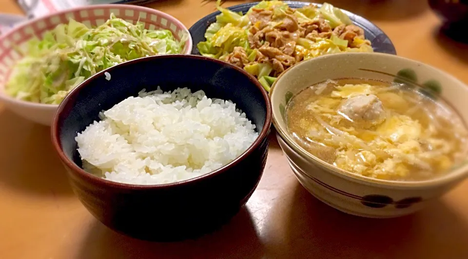 豚肉のピリ辛炒め❗️
生姜とつみれのスープ❗️|ガッチョさん