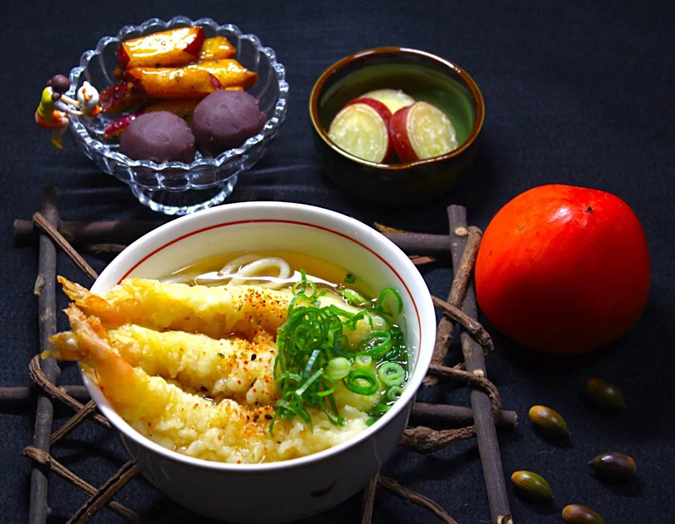 Snapdishの料理写真:エビ天うどん🍤🍤🍤  さつまいも🍠の甘煮  食後のおやつ。  代白柿  私も知らなかったけど京都の特産品。
高かったけど好きだから、買った|Hiroshi  Kimuraさん