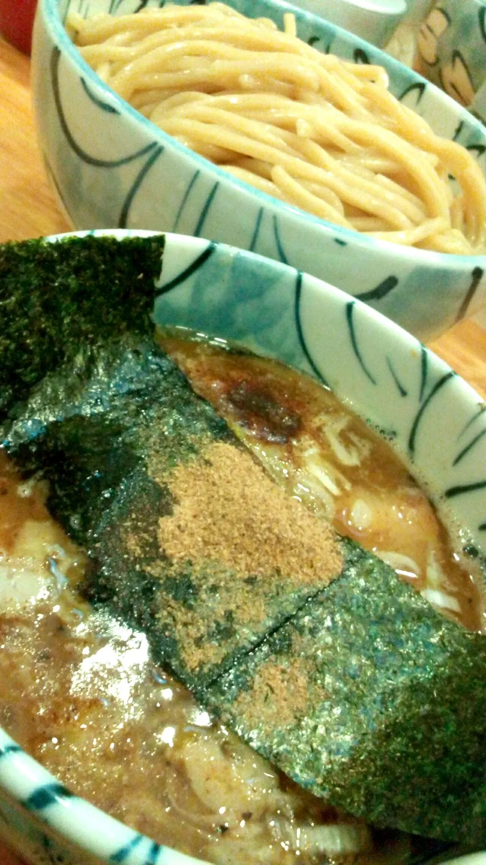 つけめん@然　武蔵小杉
息子が、うまい極太手打ち麺のラーメン食べたいなぁっていうから、息子好みのラーメン屋さん調べてラーメンデート🎶🚗💨🎶
　　お店で打つ麺は超美味しい😍つゆにはチャーシューもゴロゴロ🐷麺310グラム700円。満足でした😋|アイさん