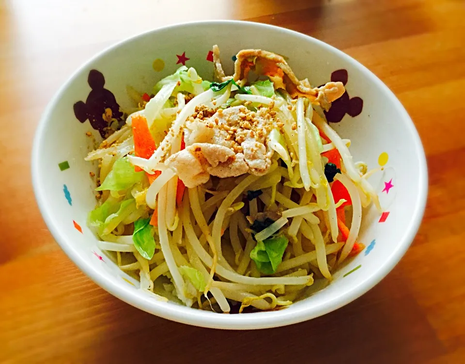 Snapdishの料理写真:スモークソルトで野菜炒め丼♡|liccaさん