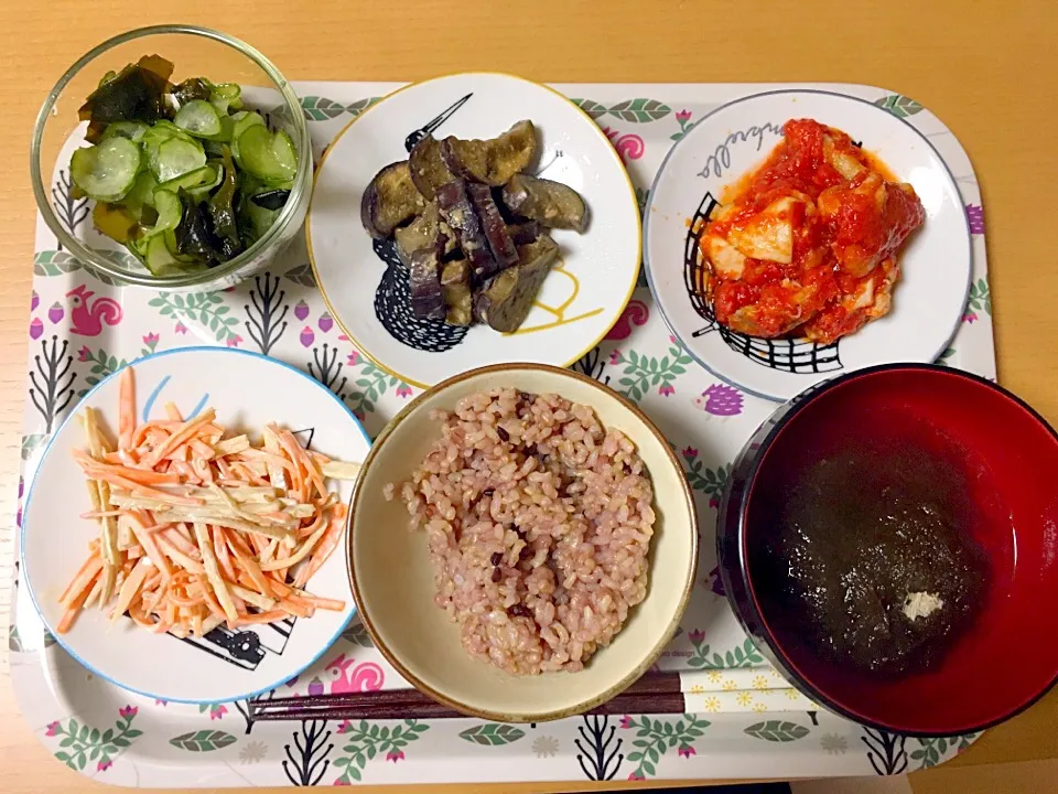 10月31日
鶏肉トマト煮
茄子の味噌炒め
キュウリとワカメの酢の物
人参と牛蒡のマヨサラダ
玄米
とろろ汁|あちゃんみんさん