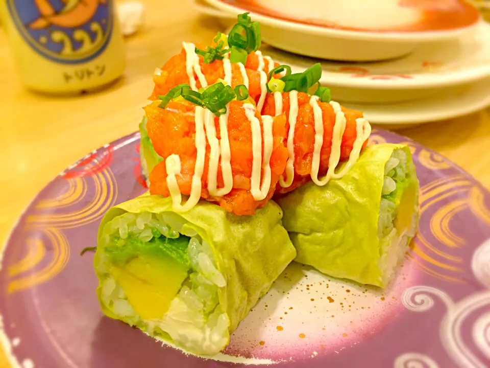 鮪の叩きとアボカド巻き寿司 - Minced maguro on avocado maki sushi😘❤️✨|Liezlさん