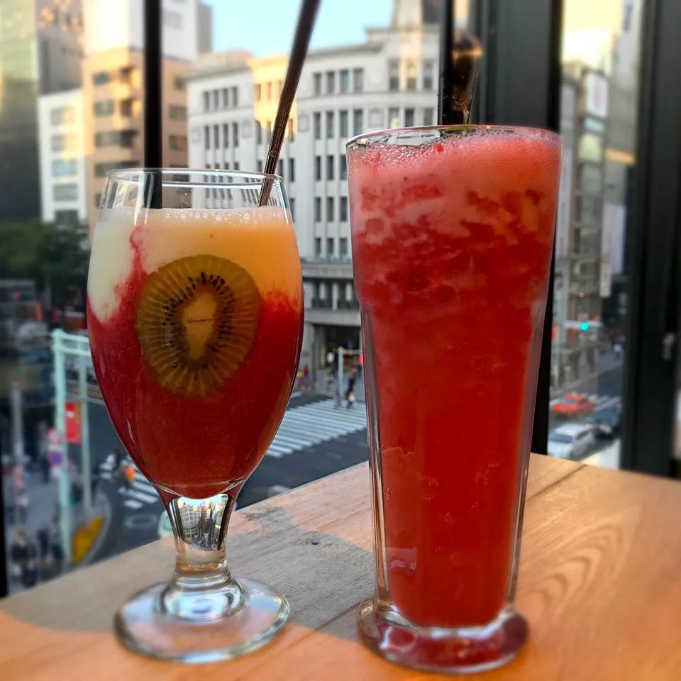 RAMO FRUTAS CAFEのビーツ&ベリーのレイヤースムージーと
ベリーベリーソーダ😊|ジヨ美さん