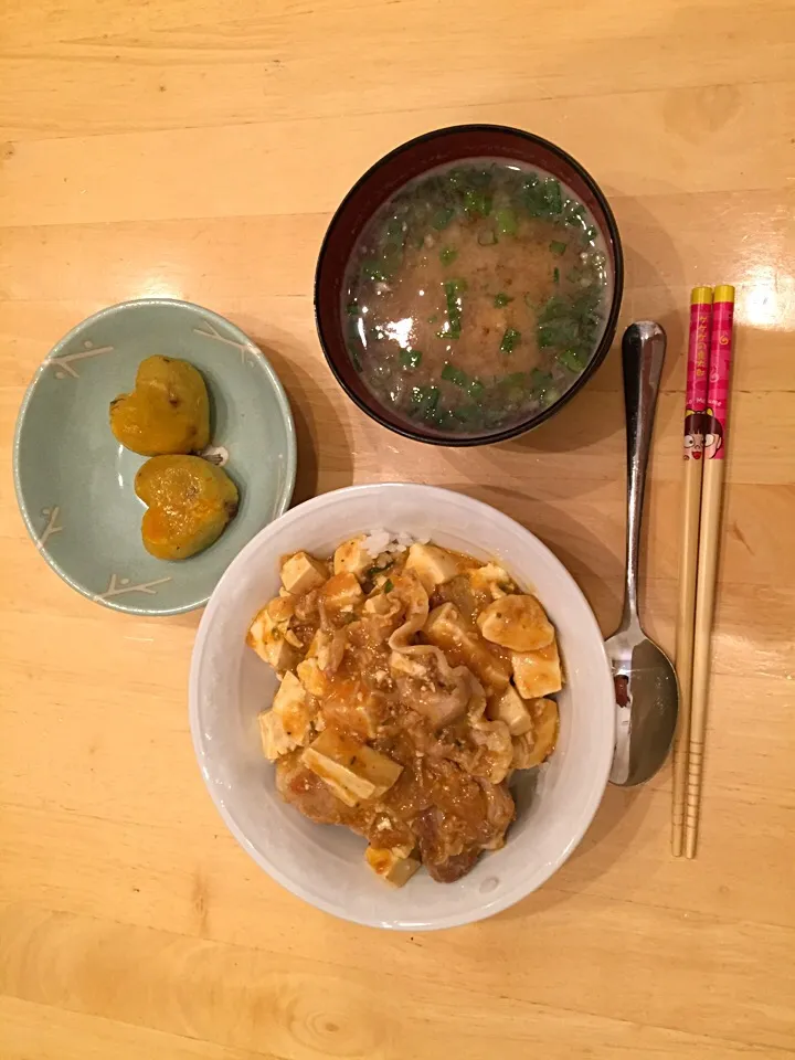 麻婆丼
芋団子《オマケ》
味噌汁|野上真理子さん