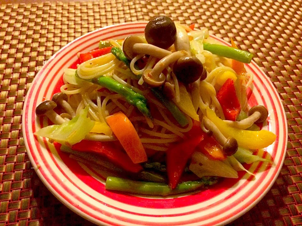 Spaghetti aglio, olio🍄ｽﾊﾟｹﾞｯﾃｨ･ｱｰﾘｵ･ｵｰﾘｵ<お野菜たっぷりｶﾞｰﾘｯｸｵｲﾙﾊﾟｽﾀ>|🌈Ami🍻さん