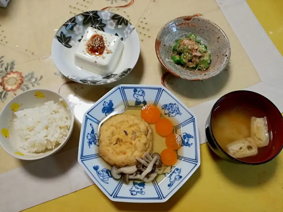 大豆いっぱい晩ごはん
  - がんもどき
  - 蜂蜜漬け南高梅のせ冷奴
  - 薄揚げと野菜のお味噌汁
  - オクラお浸し|korinoさん