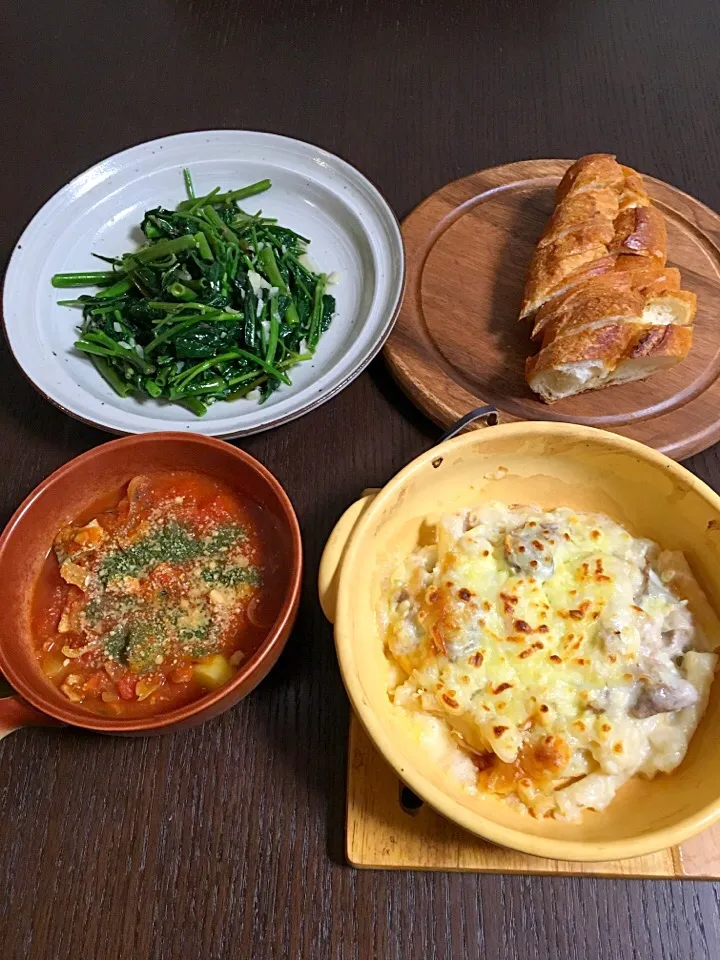 Snapdishの料理写真:11月1日夕飯 空芯菜の炒め物 鯖缶のトマト煮 残り物のグラタン|やすこさん