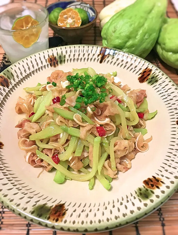 ゆっこさんの料理 豚肉とチャーテ（千葉産）のニンニク炒め♪沖縄風🌺|アッチさん