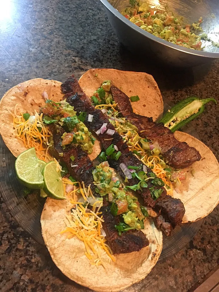 Skirt steak with fresh gaucamole salsa🌽|Tawanjaさん