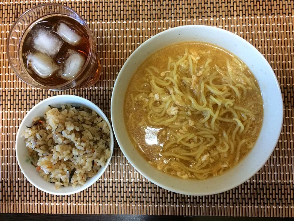 ファミマC味噌ラーメン•五目ご飯|ばーさんさん