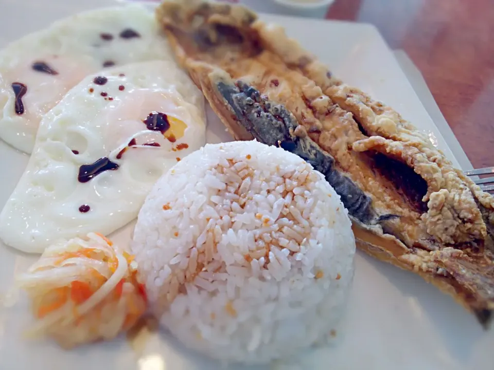 Fried Bangus Fish Breakfast|Tony J-Kayさん