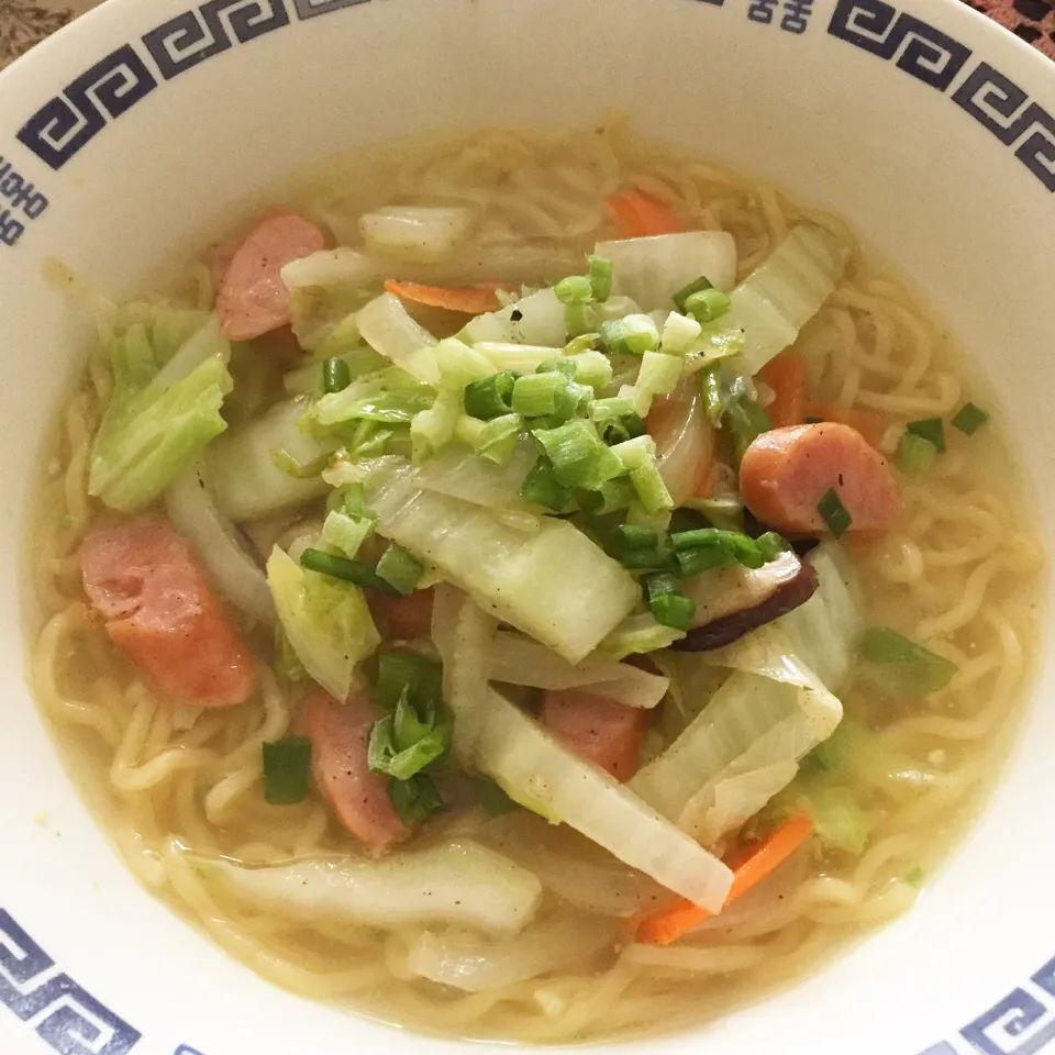 Snapdishの料理写真:野菜塩ラーメン（道産小麦春よ恋100%使用西山ラーメンの麺）|カウンター嬢さん