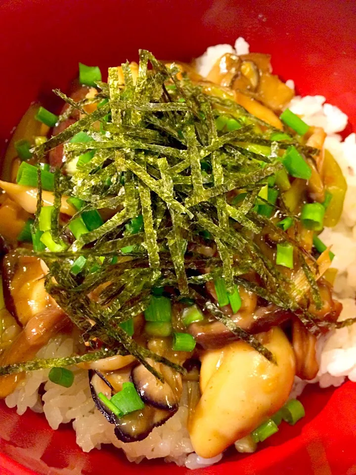 牡蠣とキノコのガーリック醤油丼|あぷさん