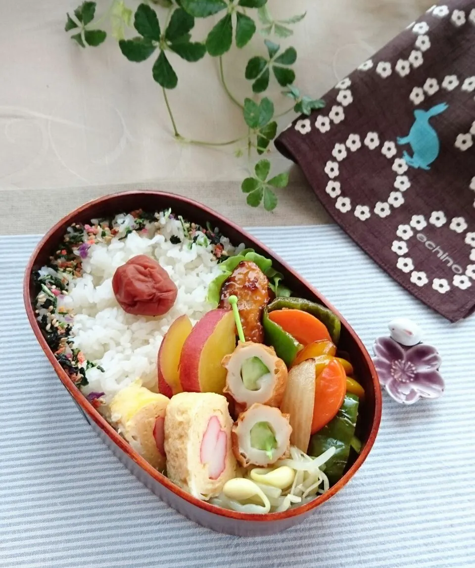 酢豚弁当☺  カニかま入り玉子焼き  さつまいものレモン煮  ちくわきゅうり  豆もやしのナムル   みかん🍊




 #女の子のお弁当 #わっぱ弁当 #曲げわっぱ弁当 #中学生のお弁当 #中学生女子のお弁当 #女子弁当 #酢豚|e  satoさん