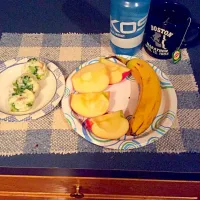 Daily Clean Eats:
egg white muffins
apple 
banana
green tea
water|Emily Shawさん