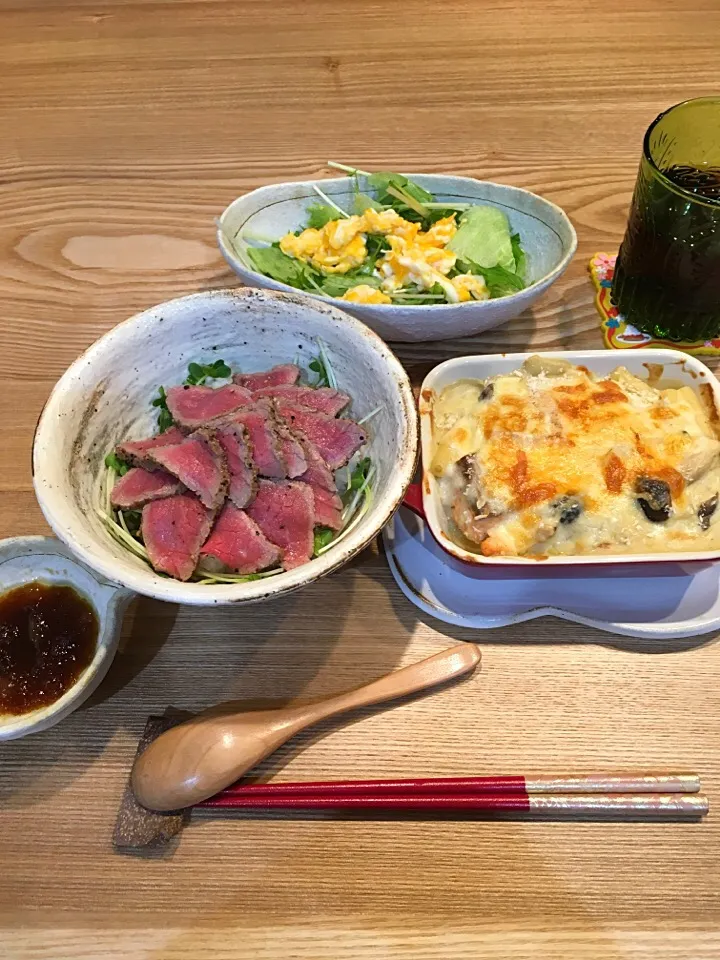 今夜のん。

自家製ローストビーフ丼
鮭とキノコのグラタン
サラダ|Momo Hanaさん