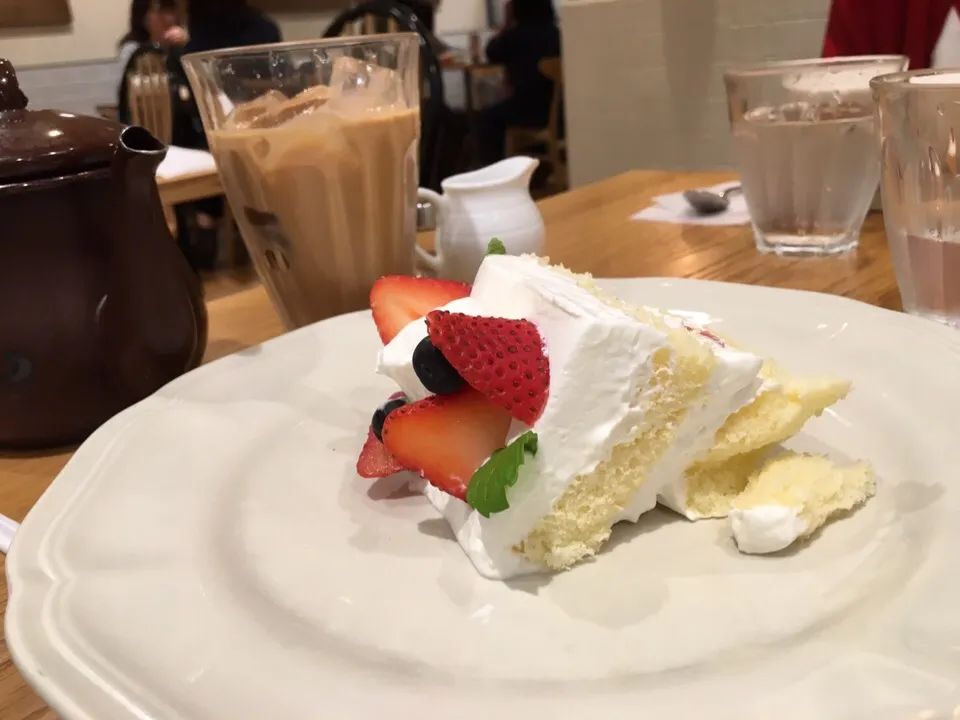 Snapdishの料理写真:ショートケーキ@アフタヌーンティー2016.10.30|junkoさん