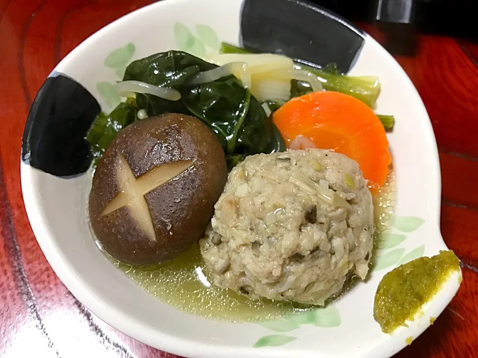 Snapdishの料理写真:たっぷり生姜の肉団子鍋|Hiropanさん