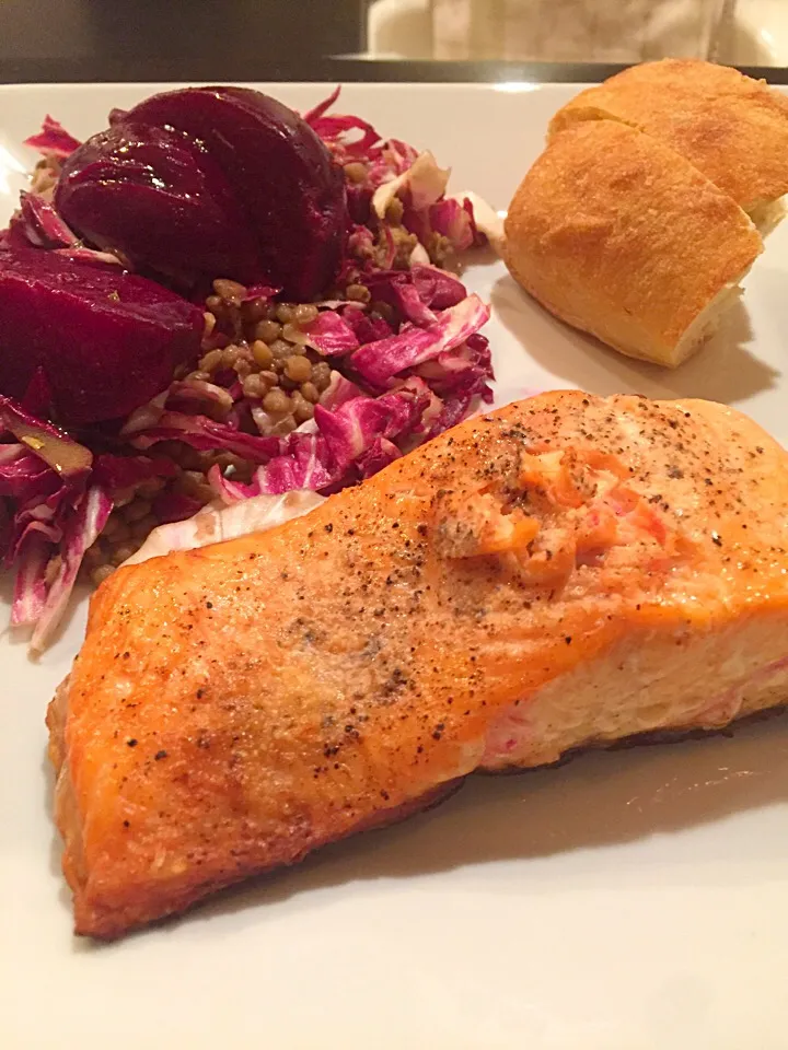 Salmon with Lentil, Roasted Beet and Radicchio Salad|K Goodnessさん