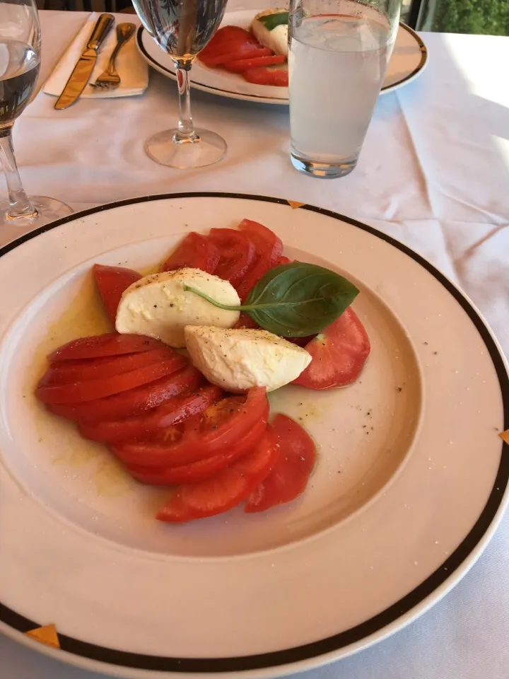 イタリアで食べたカプレーゼ|なぎささん